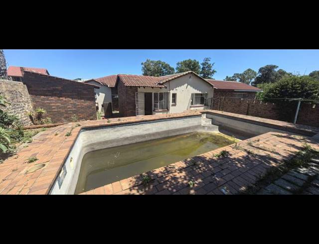 5 BEDROOM HOUSE FOR SALE IN FLEURHOF